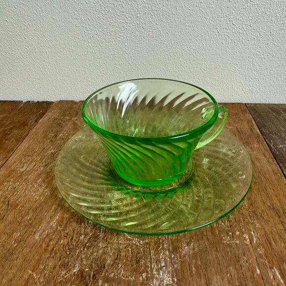 Depression Era Green Vaseline Uranium Swirl saucer and tea cup set - Picture 4 of 11